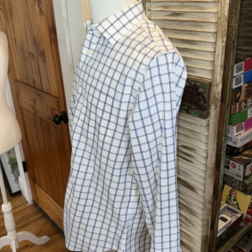 Men’s Banana Republic Blue and White Dress Shirt